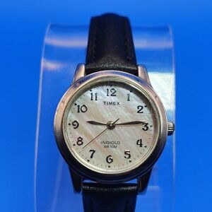 Vintage 1997 Timex Indiglo Date Mother of Pearl 25mm Women's Quartz Watch‎